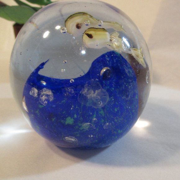 Vintage Two Fish Blue Wave and Bubbles in Round Art Glass Paperweight - Picture 2 of 7